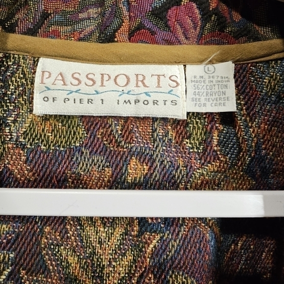 Vintage passport tapestry style cropped jacket. Large - Picture 5 of 5